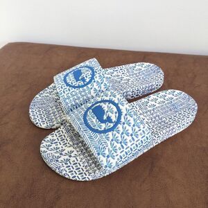 Vineyard Vines Kids slides sandals blue and white